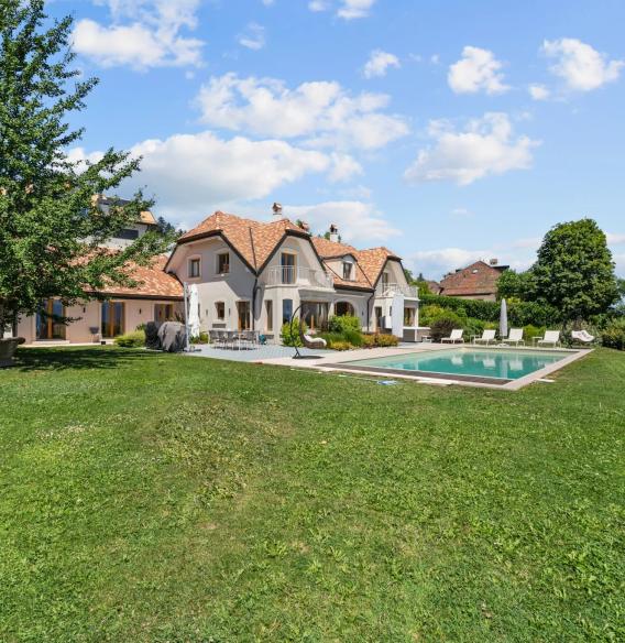 Villa exceptionnelle offrant une vue panoramique sur le lac et les Alpes